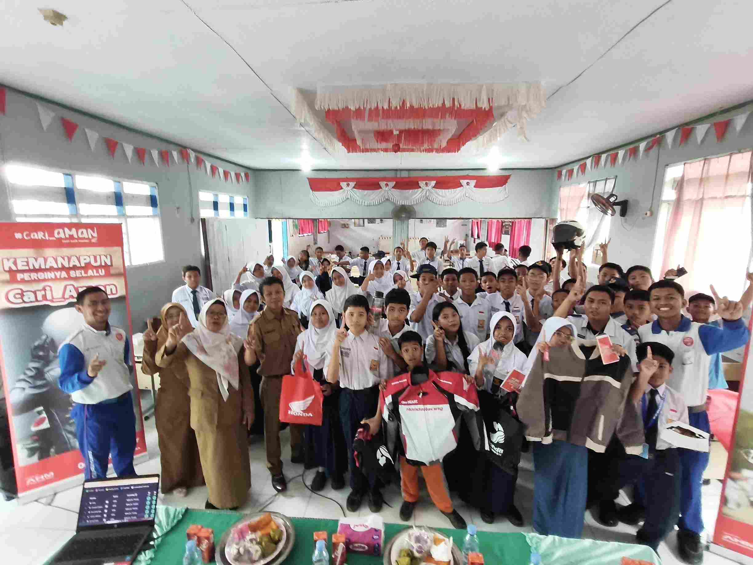 Asmo Sulsel Hadirkan Edukasi Safety Riding bagi Puluhan Siswa SMKN 40 Makassar