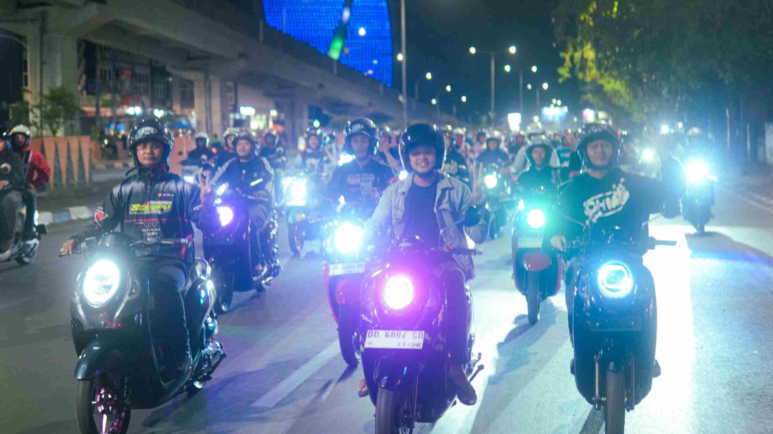 Scoopy Night Culture Ramaikan Makassar, Ratusan Pecinta Honda Scoopy Ikuti Night Ride