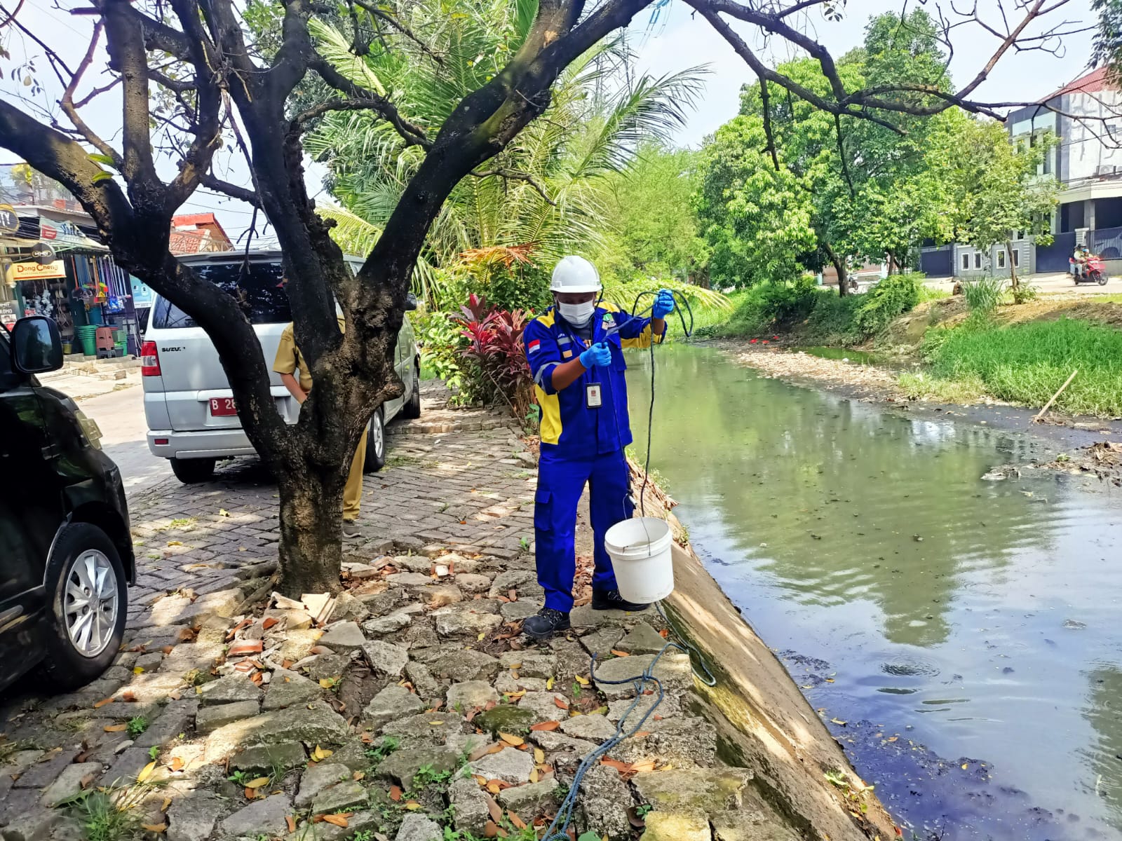 Air Kali Rawalumbu Mendadak Berubah Warna, DLH Kota Bekasi Selidiki Dugaan Pencemaran