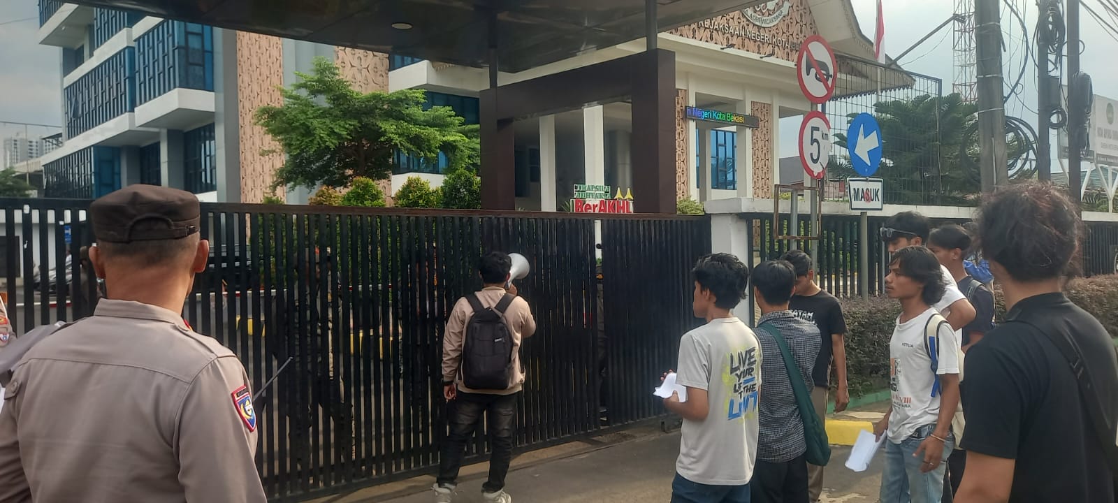 Mahasiswa Desak Kejari Bekasi Usut Dugaan Gratifikasi Revitalisasi Pasar Bantargebang