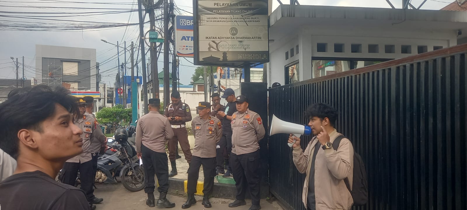 Dugaan Gratifikasi Revitalisasi Mencuat, Mahasiswa Desak Copot Kabid Pasar Disdagperin Bekasi
