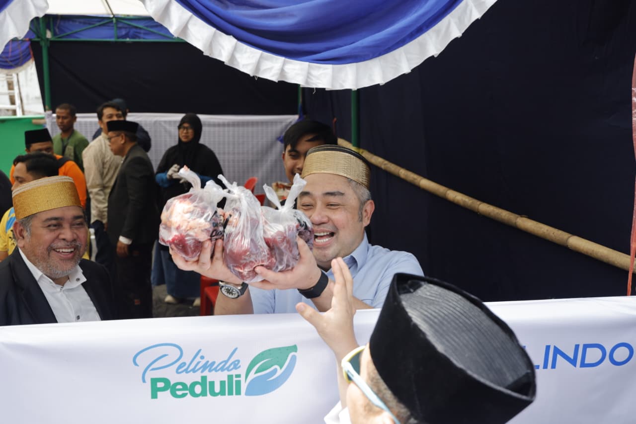 Pelindo Tebar 35 Sapi Kurban di Makassar, Dihadiri Langsung Direktur Utama