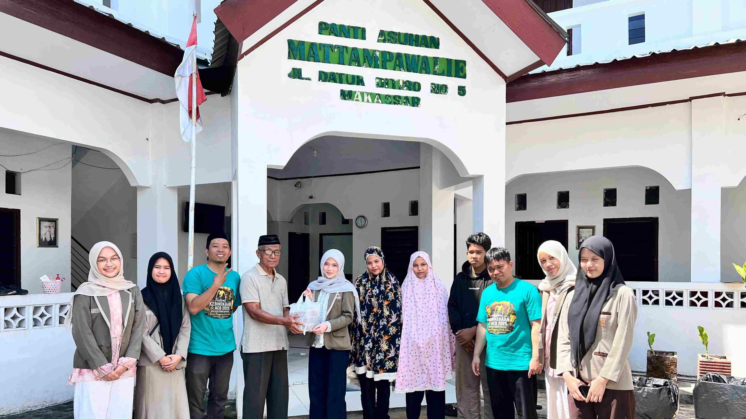 SMAS Islam Athirah Makassar Salurkan Ratusan Kilogram Daging Kurban ke Panti Asuhan dan Warga