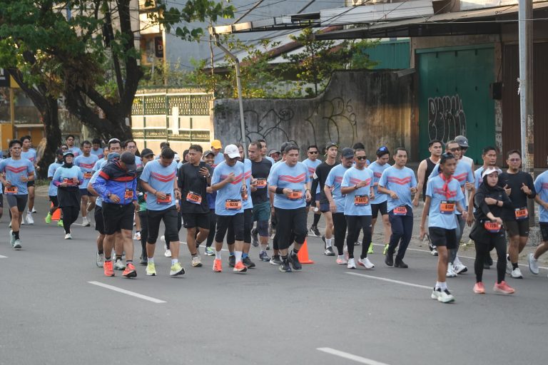 Ribuan Pelari Padati Losari, Makassar Half Marathon 2026 Resmi Dimulai