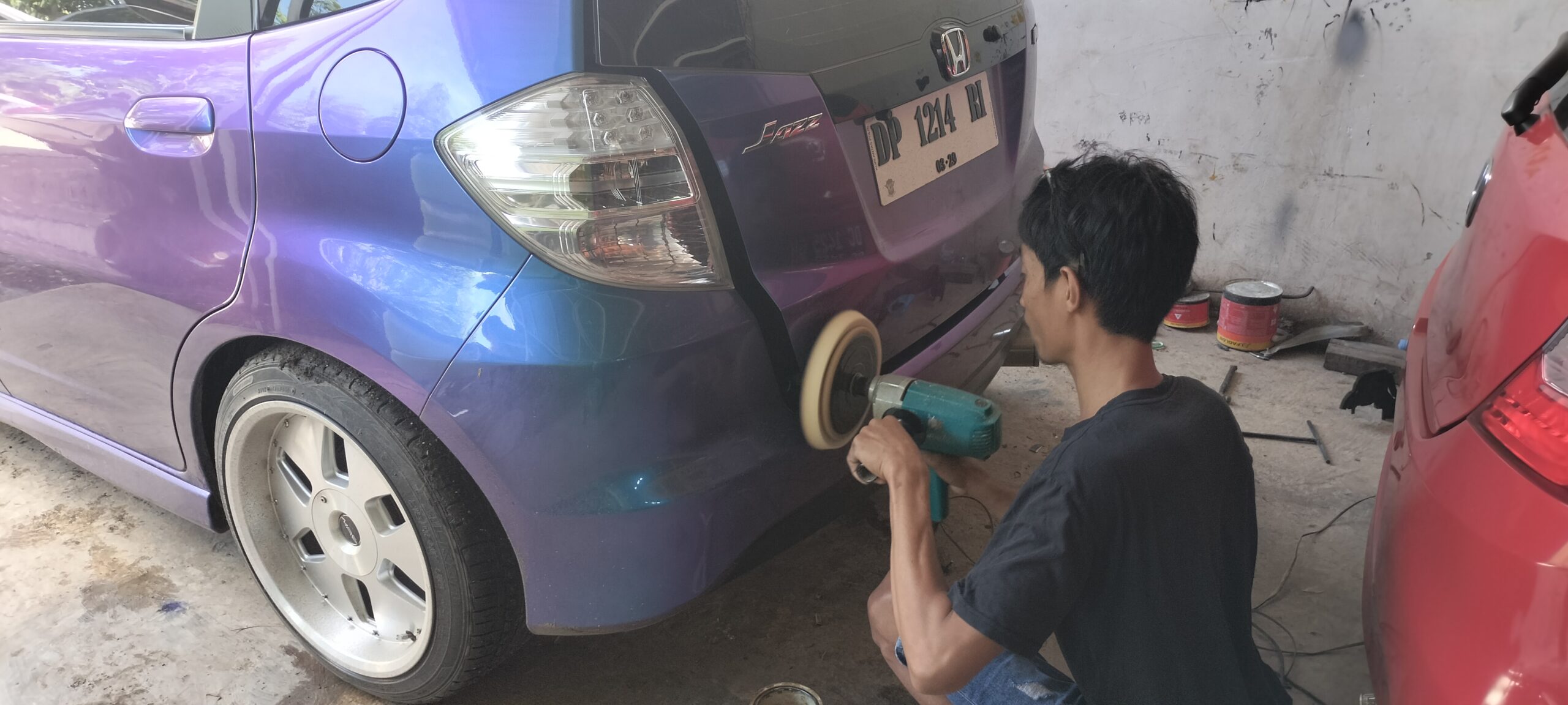 Dari Alat Semprot Sederhana ke Spray Gun Profesional: Kisah Asdar, Maestro Pengecatan Mobil yang Bangkit Berkat KUR BRI